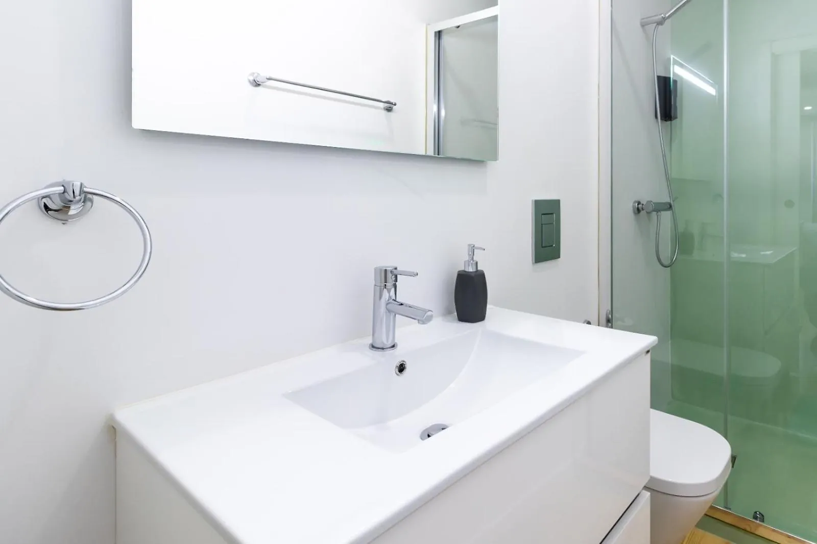 Mourarias Place - Green Studio Lisbon Apartment